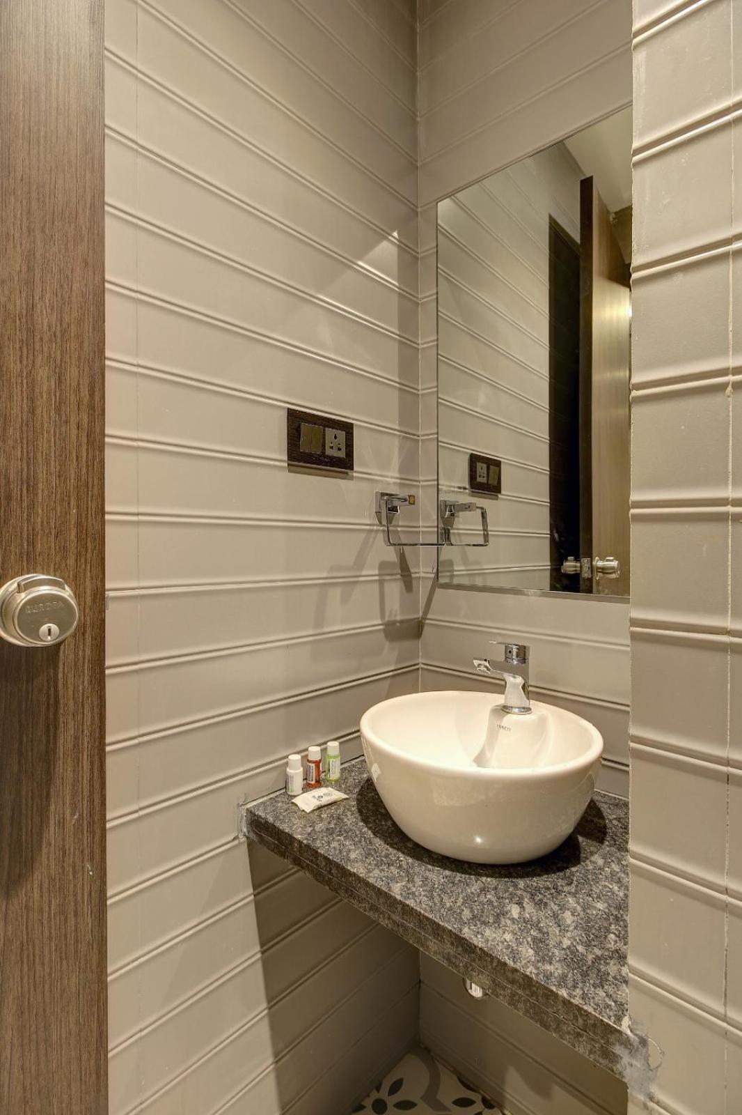 Magnus Fortune House Business Hotel , Magarpatta Mundhwa Экстерьер фото