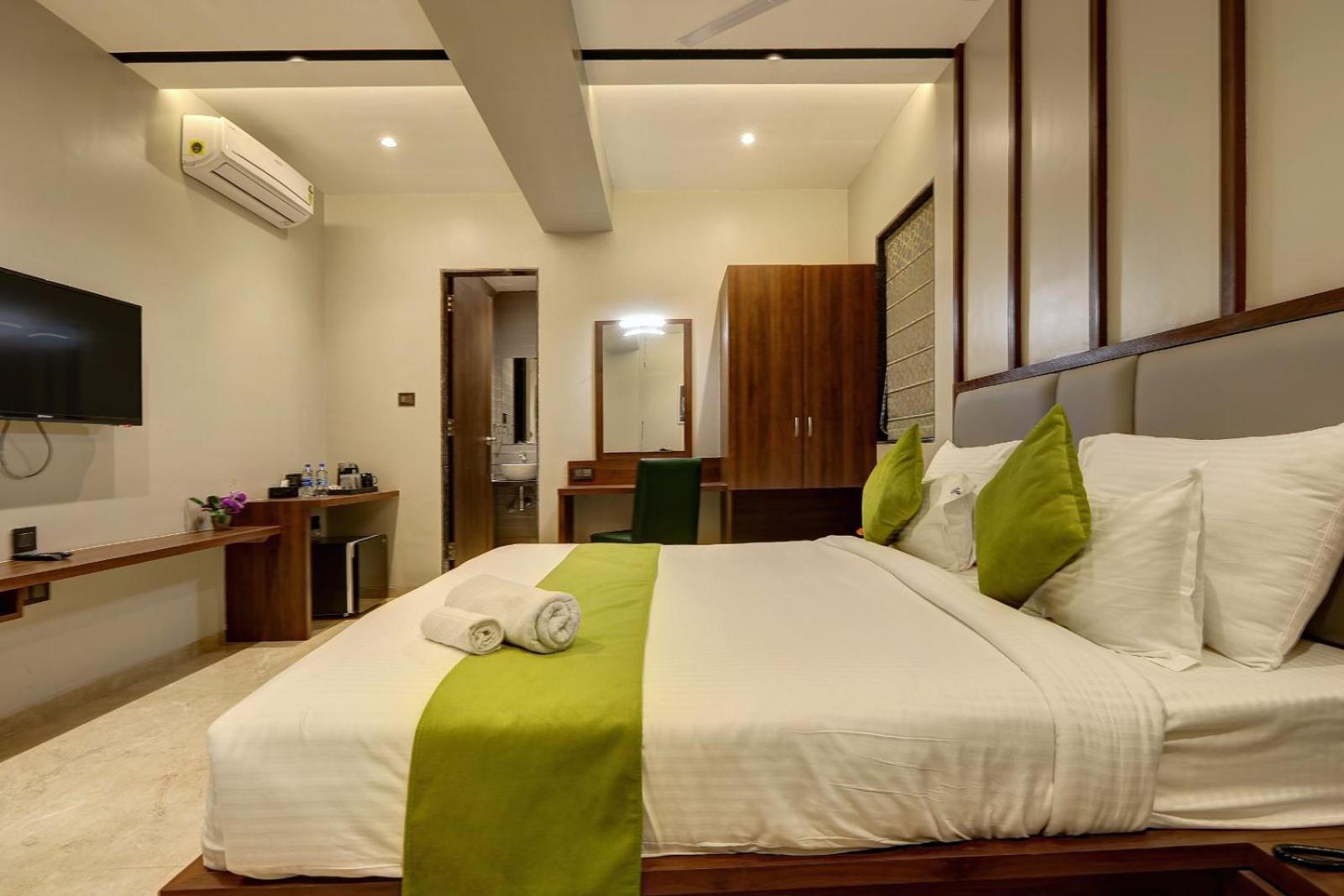 Magnus Fortune House Business Hotel , Magarpatta Mundhwa Экстерьер фото